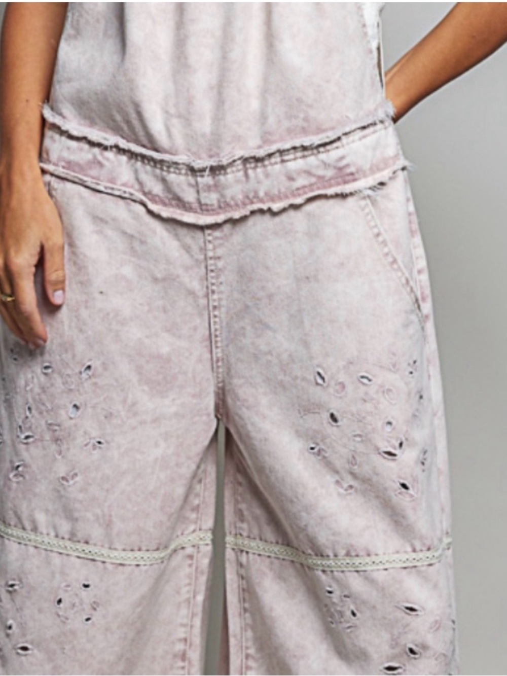 NWOT POL “Susan” Washed Blush Wide-Leg Overalls Jumpsuit with Eyelet Details - Picture 6 of 9